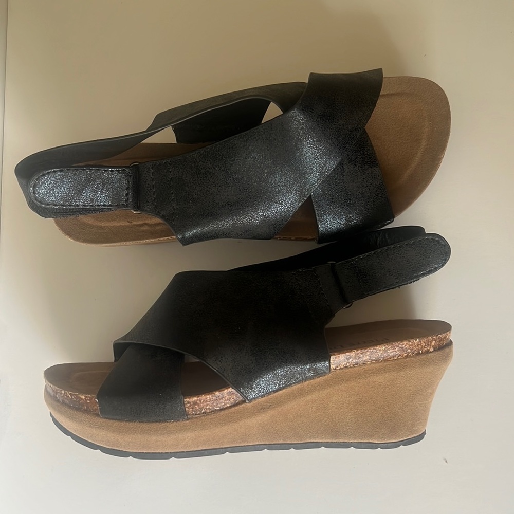 Pierre Dumas, Chantal Sandals, SZ 6 1/2, NWOT